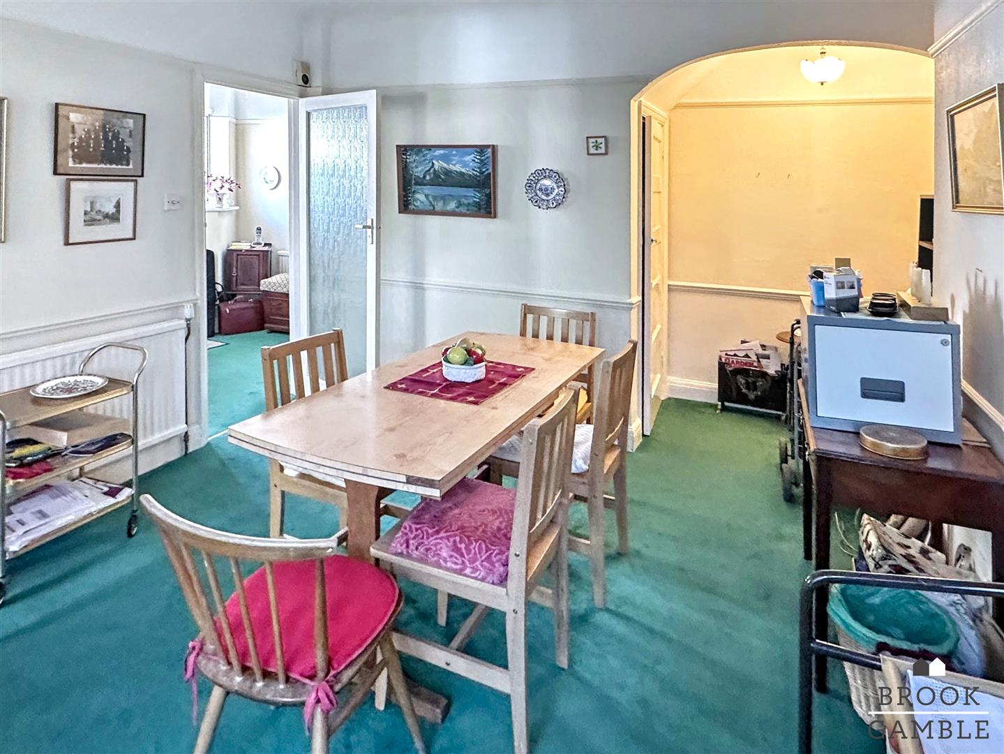 3 Bedroom House - Semi-Detached. Ocklynge Road in Eastbourne,  6